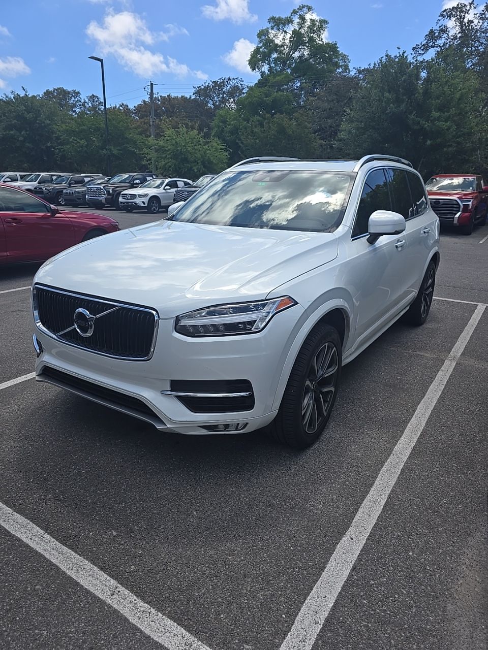 Crystal White Pearl 2019 Volvo XC90 T5 Momentum FWD SUV / Crossover Front-Wheel Drive Automatic