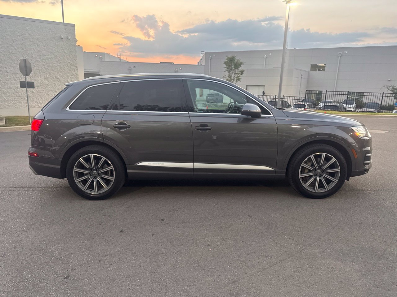 Used 2019 Gray Audi 55 SE Premium Plus image 3