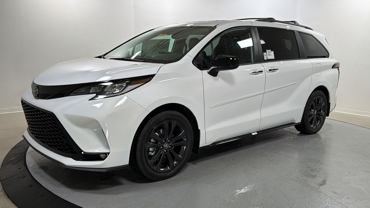 2026 Toyota Sienna XSE 7-Passenger Hybrid FWD's photo