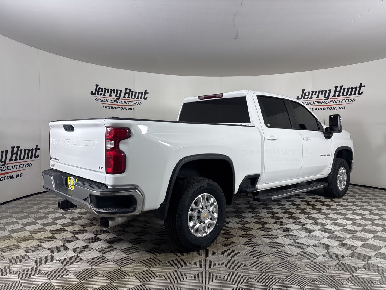 View vehicle photo 4