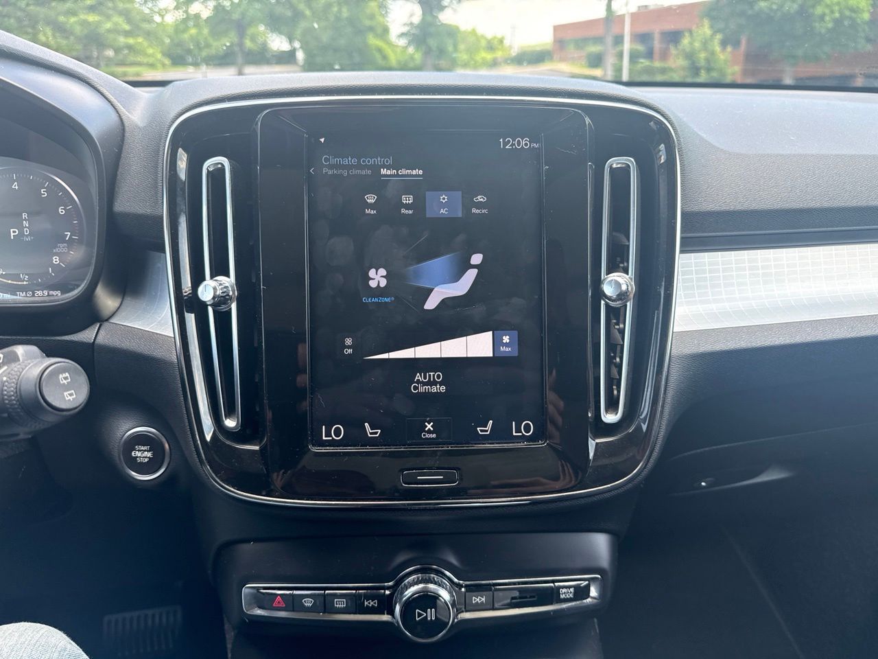 Used 2019 Black Volvo Momentum image 10