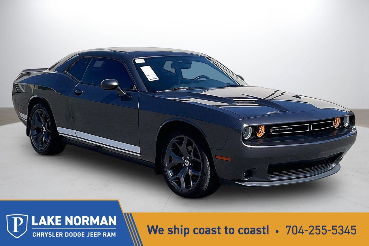 2017 Dodge Challenger SXT RWD