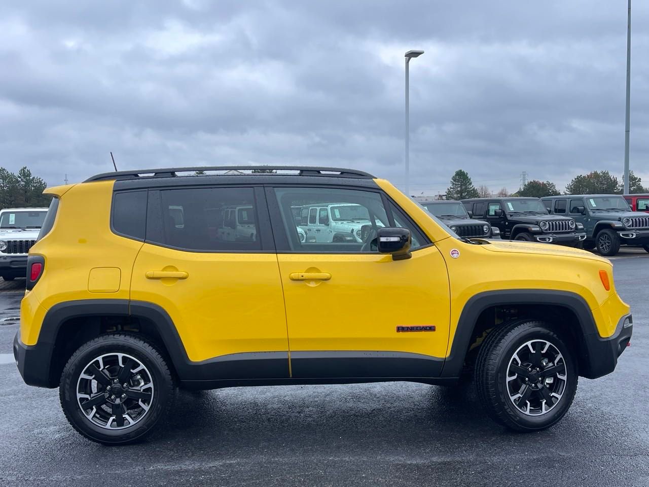 2023 Jeep Renegade Trailhawk 2