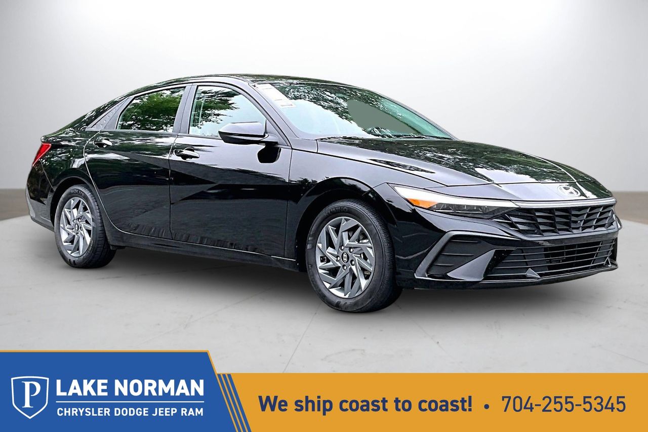 Abyss Black 2024 Hyundai Elantra SEL FWD Sedan Front-Wheel Drive Continuously Variable Transmission