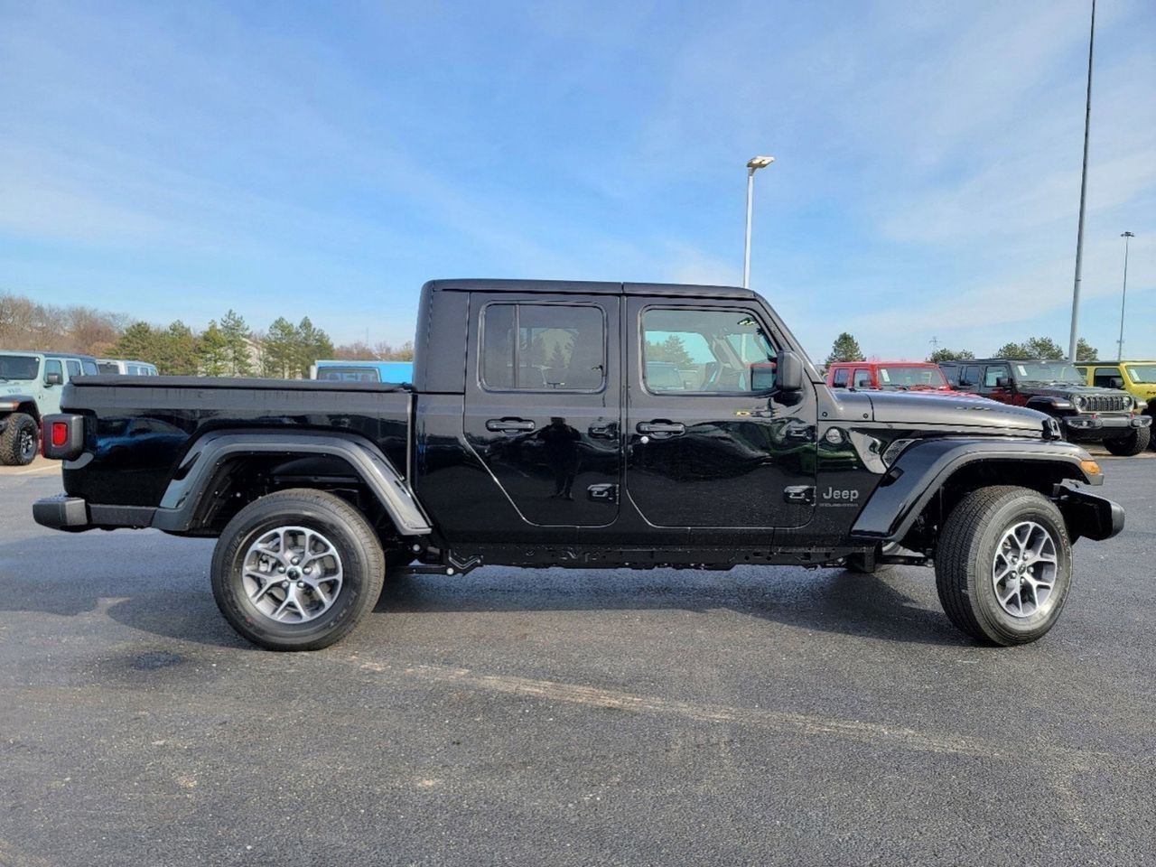 2024 Jeep Gladiator Sport 8