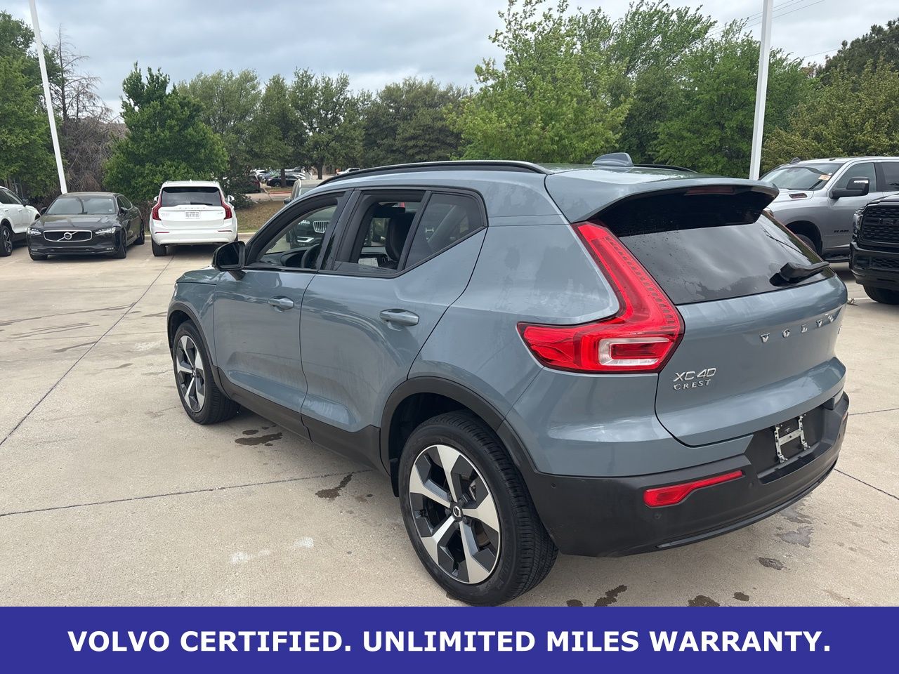 View vehicle photo 7