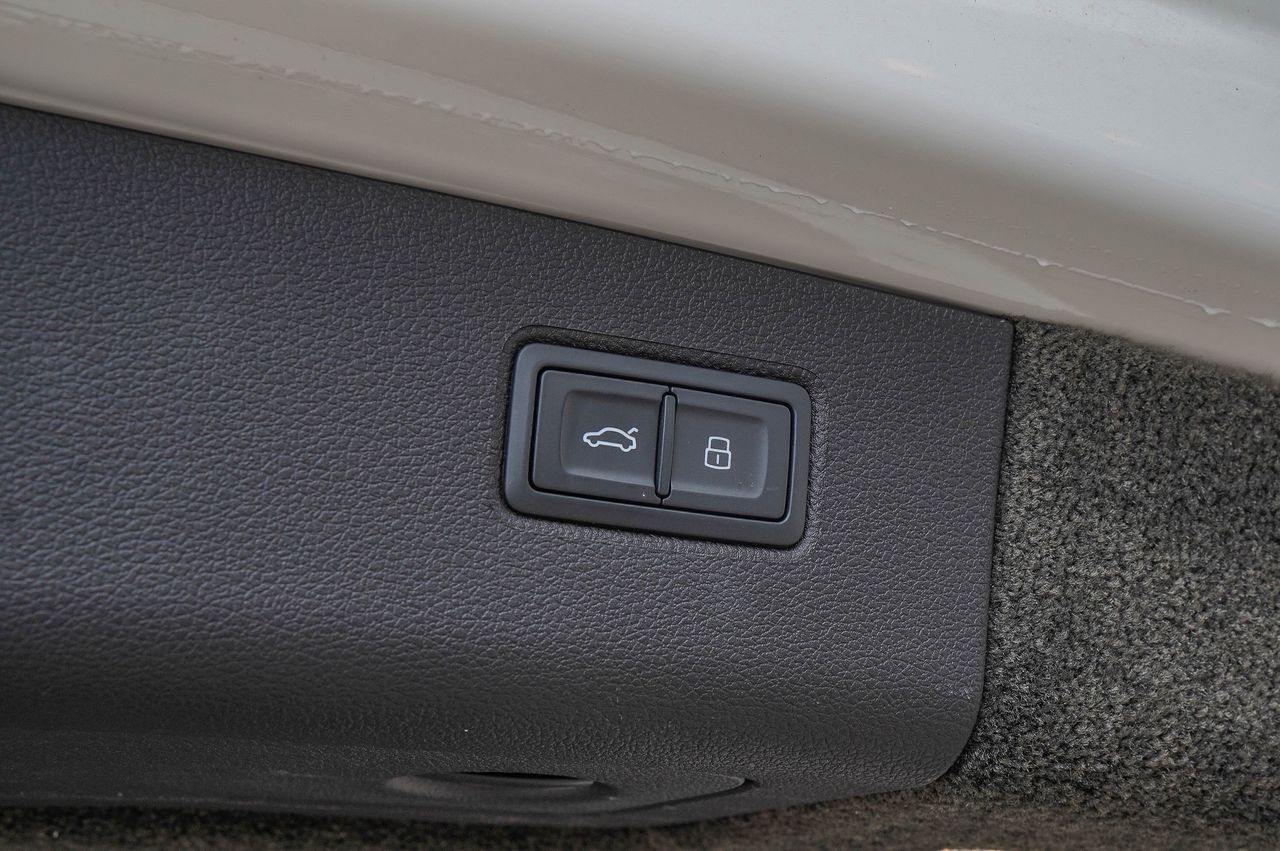 Used Car 2023 Bentley Bentayga  V8 For Sale Under $150,000 In Austin, Texas