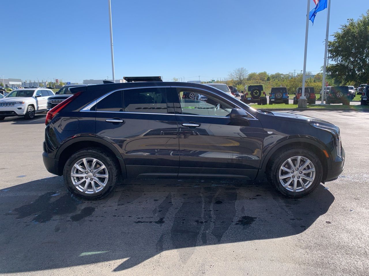 2022 Cadillac XT4 Luxury 2