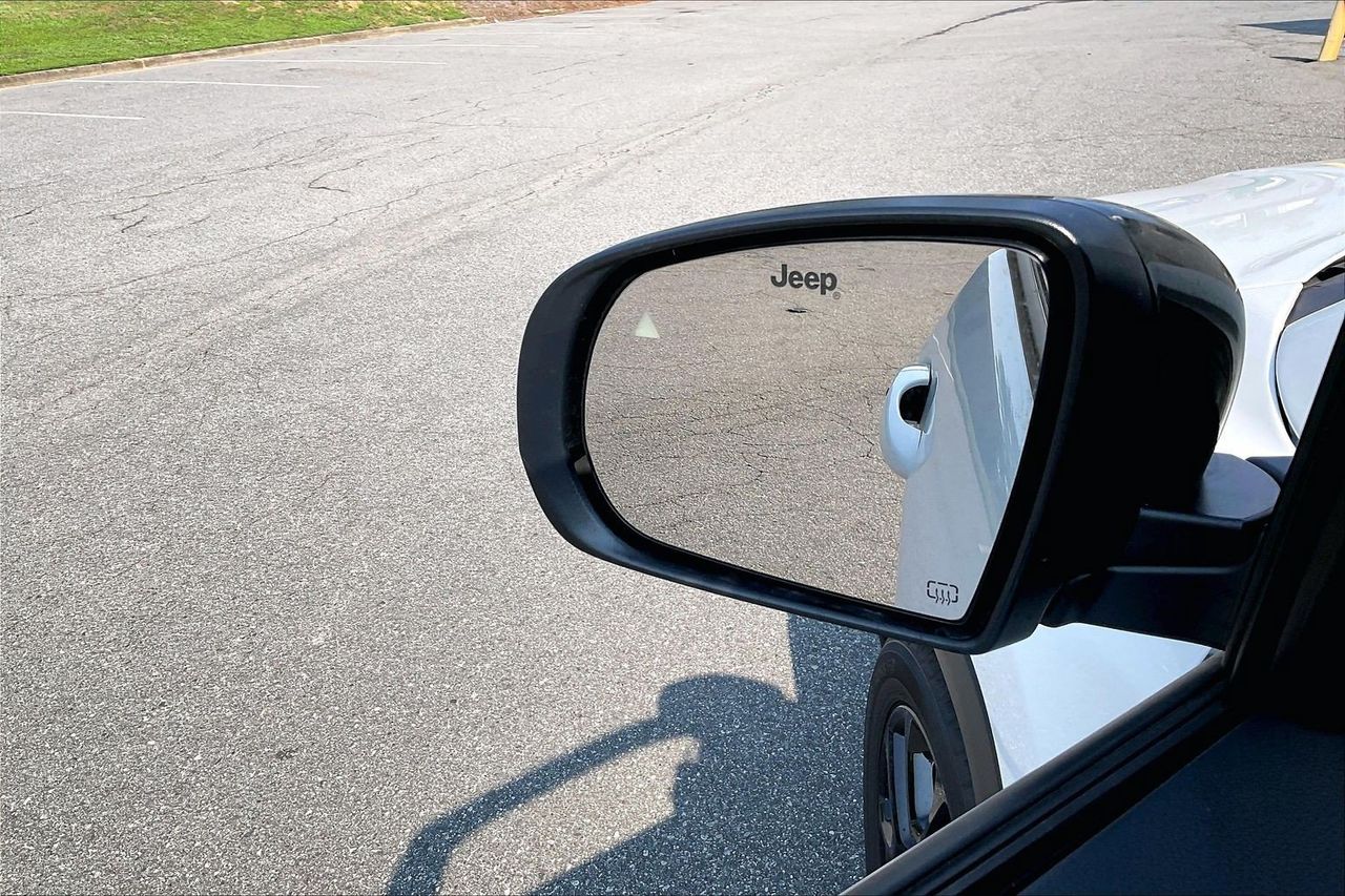 New 2026 White Jeep Latitude image 21