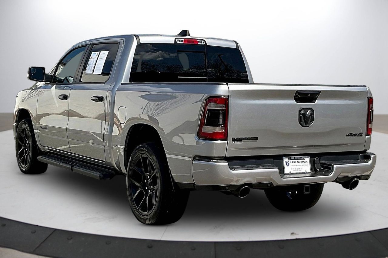 View vehicle photo 7