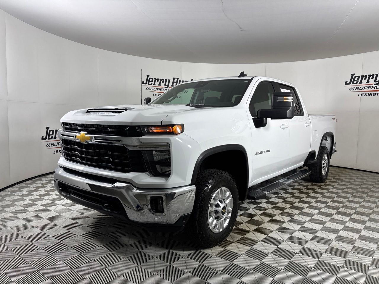 Summit White 2025 Chevrolet Silverado 2500HD Pickup Truck Four-Wheel Drive Automatic