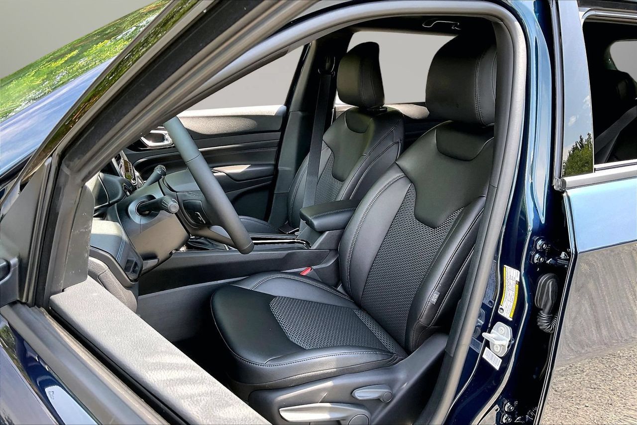 New 2026 Blue Jeep Latitude image 16
