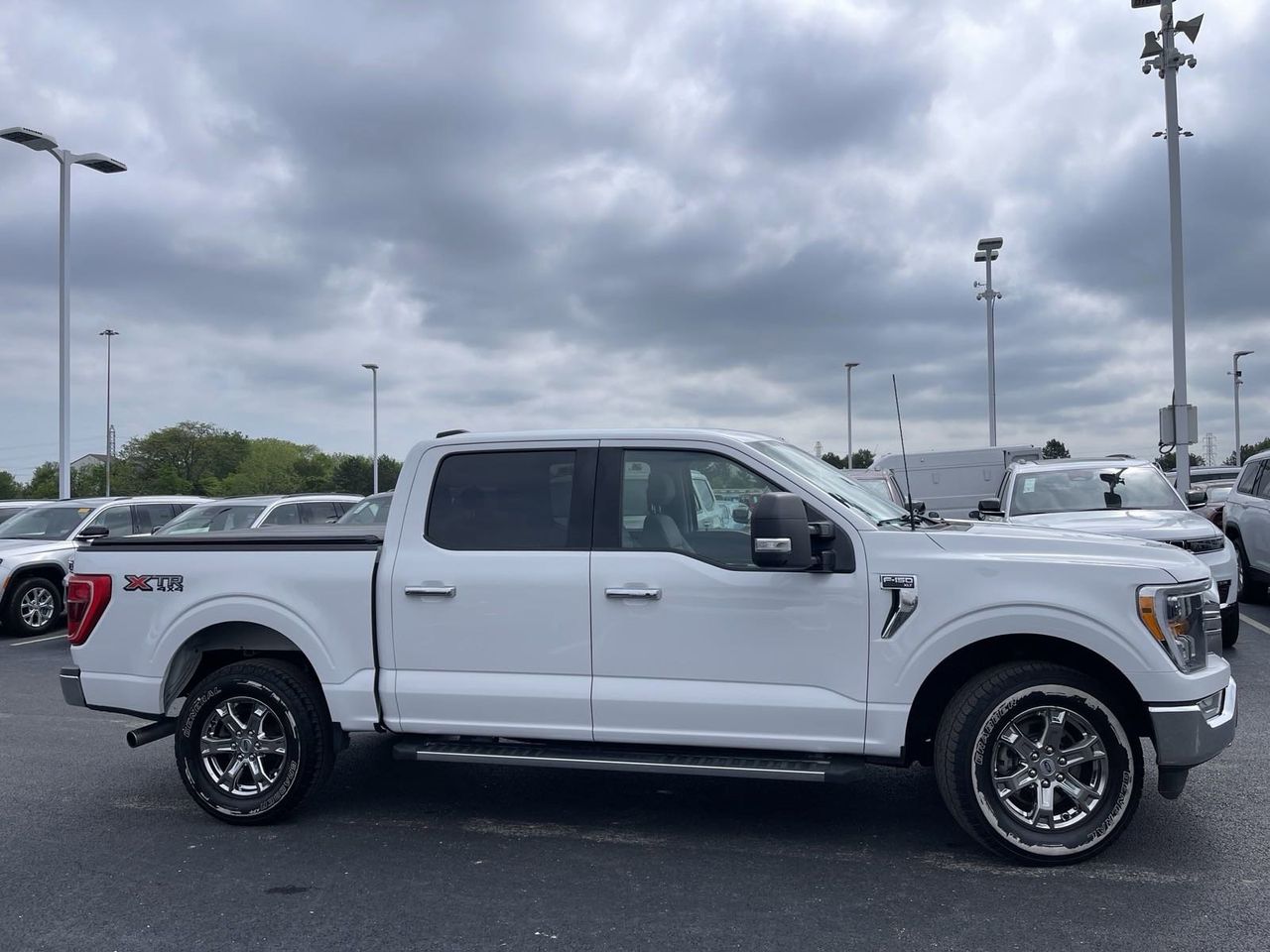 2021 Ford F-150 XLT 2