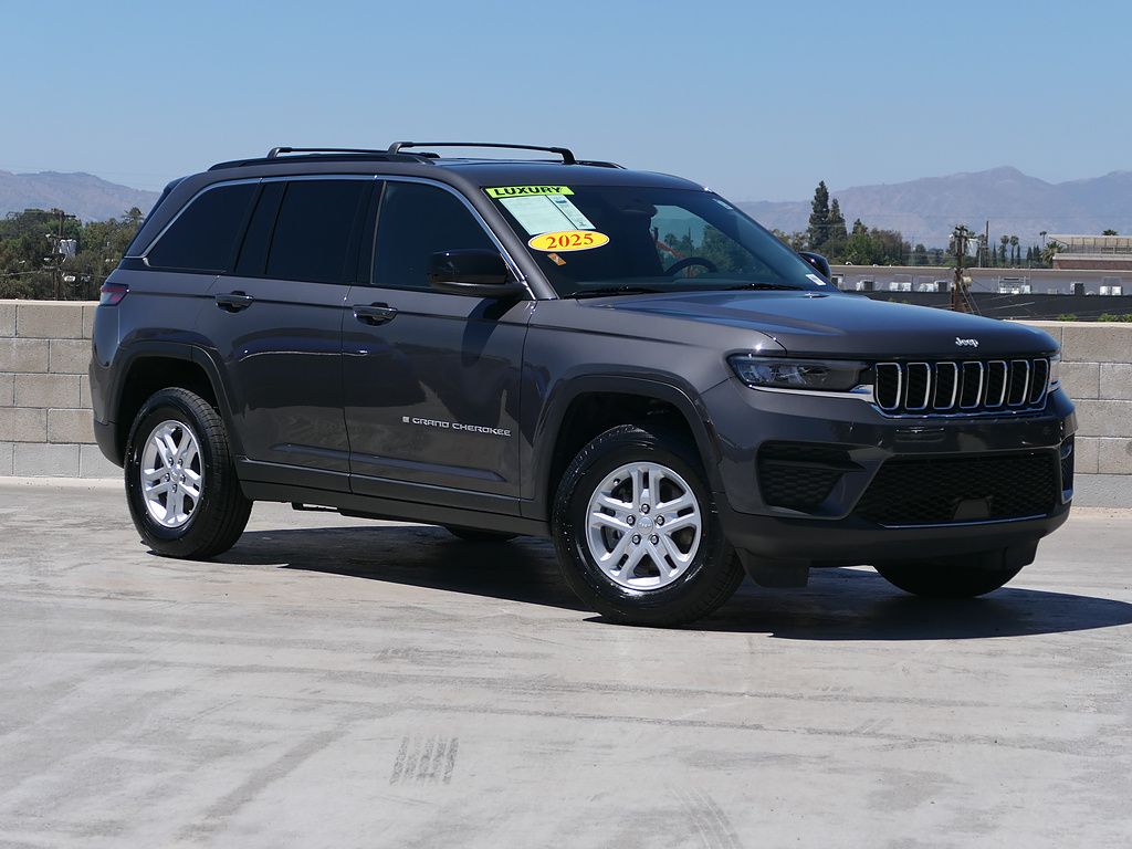  2025 Jeep Grand Cherokee Laredo RWD   