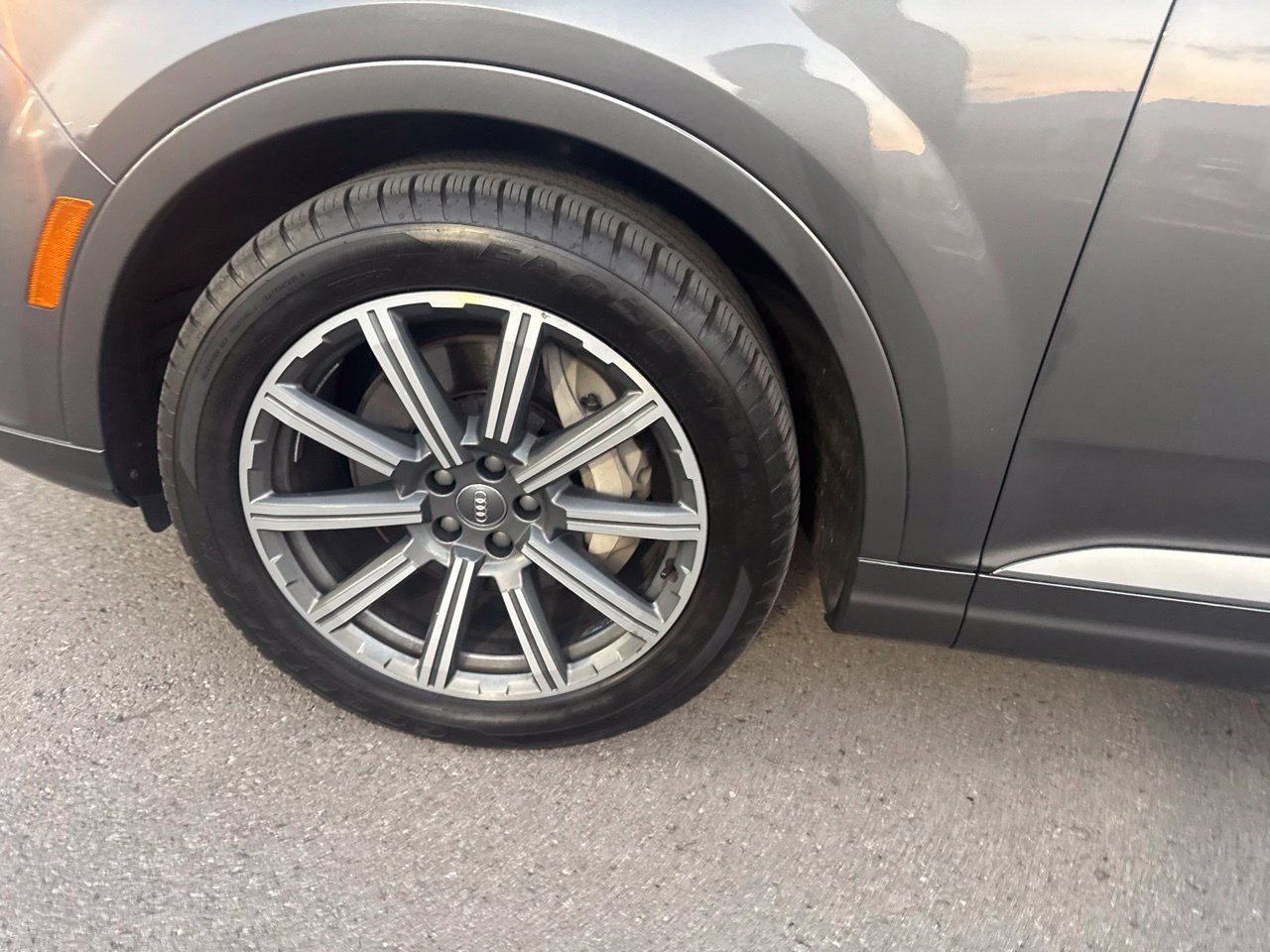 Used 2019 Gray Audi 55 SE Premium Plus image 8