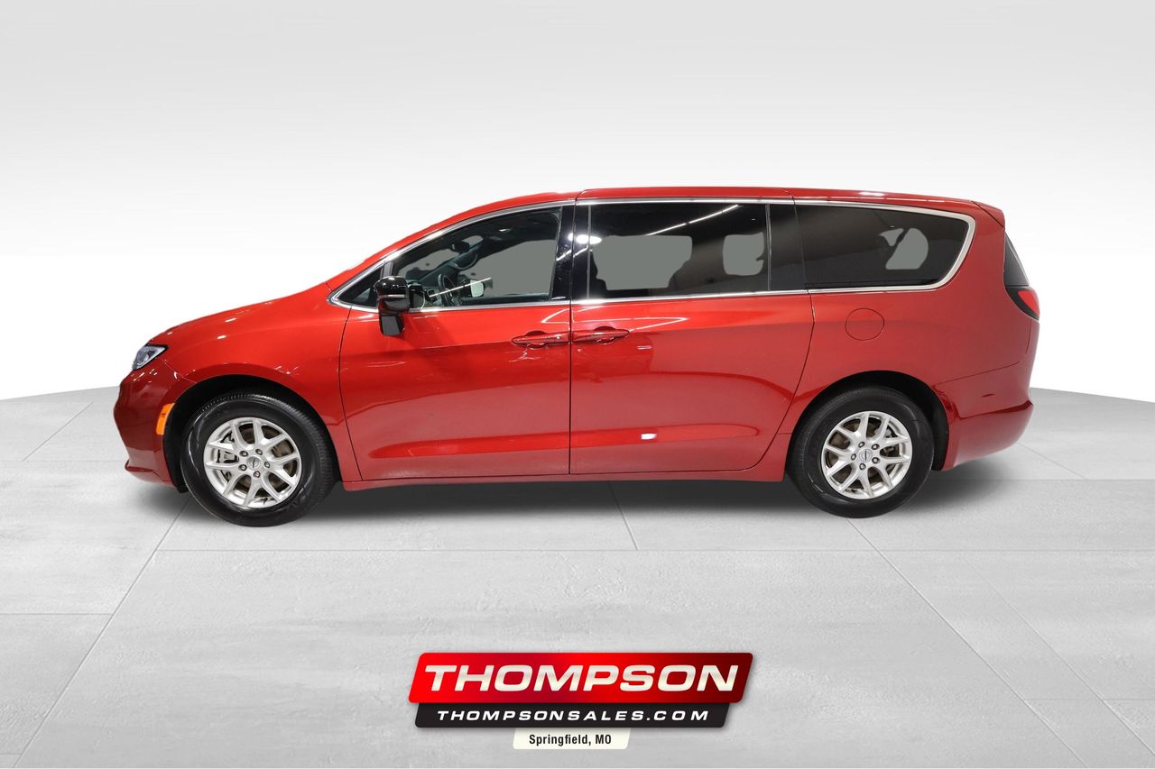 Red Hot Pearlcoat 2025 Chrysler Pacifica Select FWD Minivan Front-Wheel Drive 9-Speed Automatic
