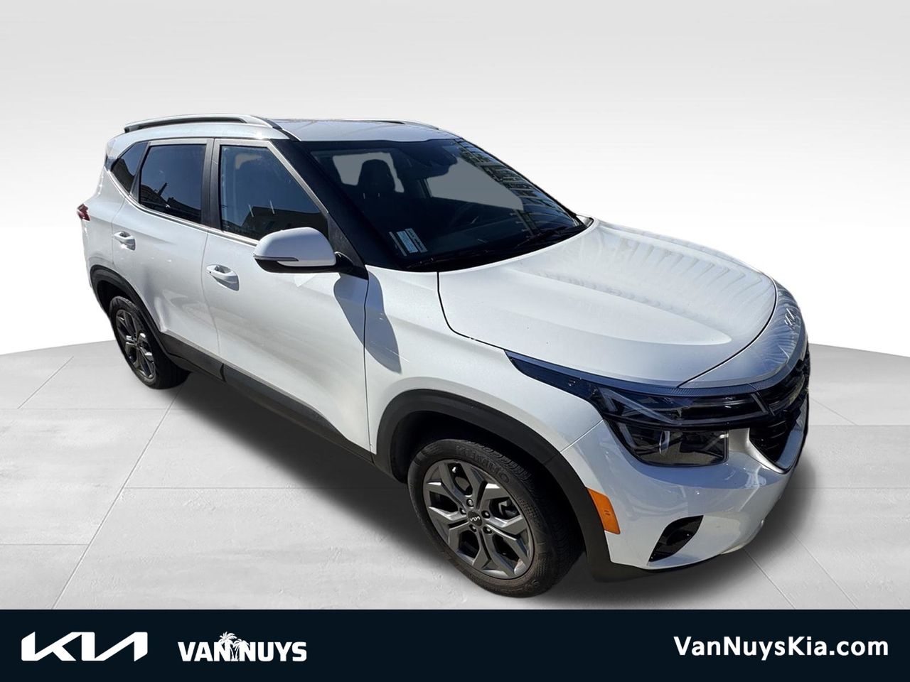 Snow White Pearl 2024 Kia Seltos SUV / Crossover All-Wheel Drive Continuously Variable Transmission
