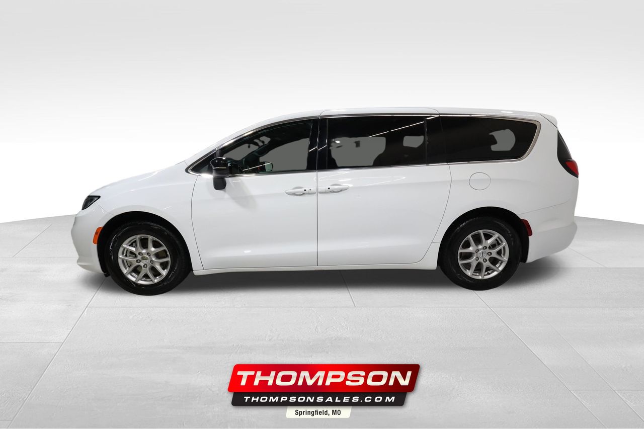 2025 Chrysler Pacifica Select FWD