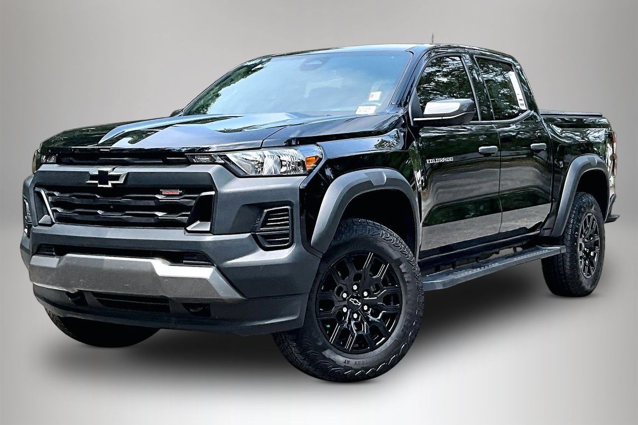 Black 2025 Chevrolet Colorado Pickup Truck Four-Wheel Drive 8-Speed Automatic