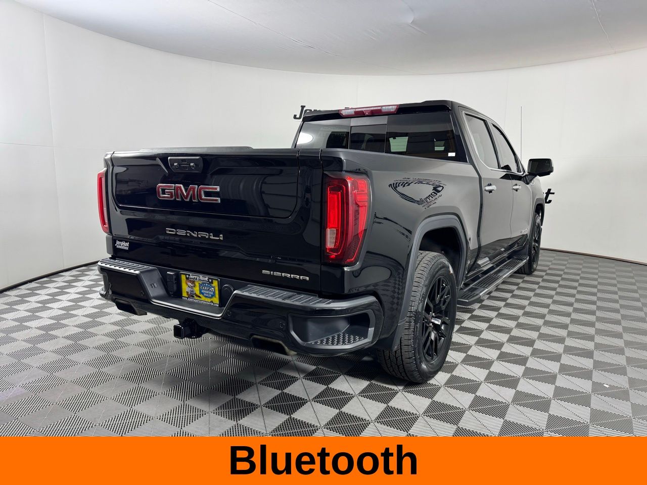 View vehicle photo 7