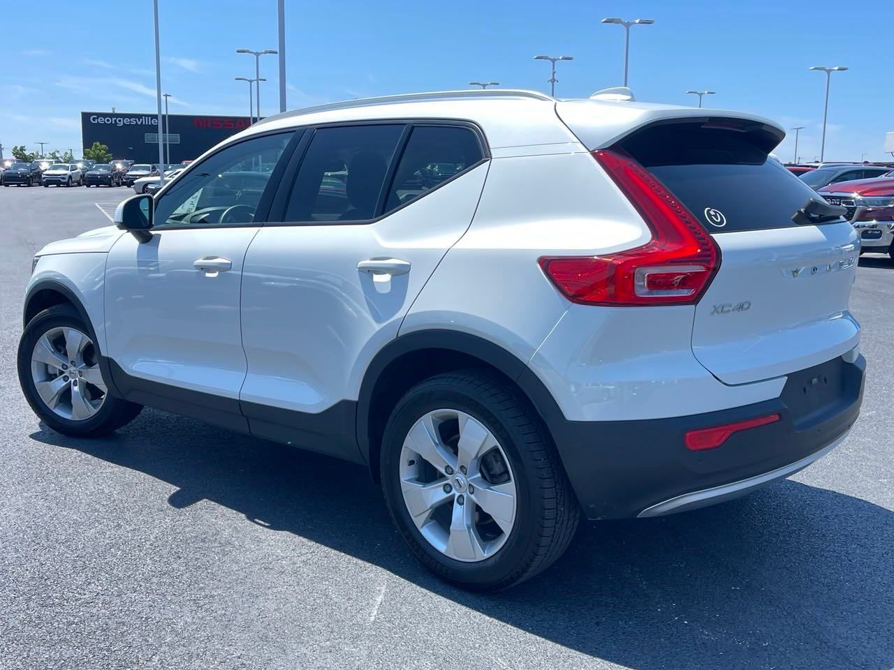 2022 Volvo XC40 Momentum 5