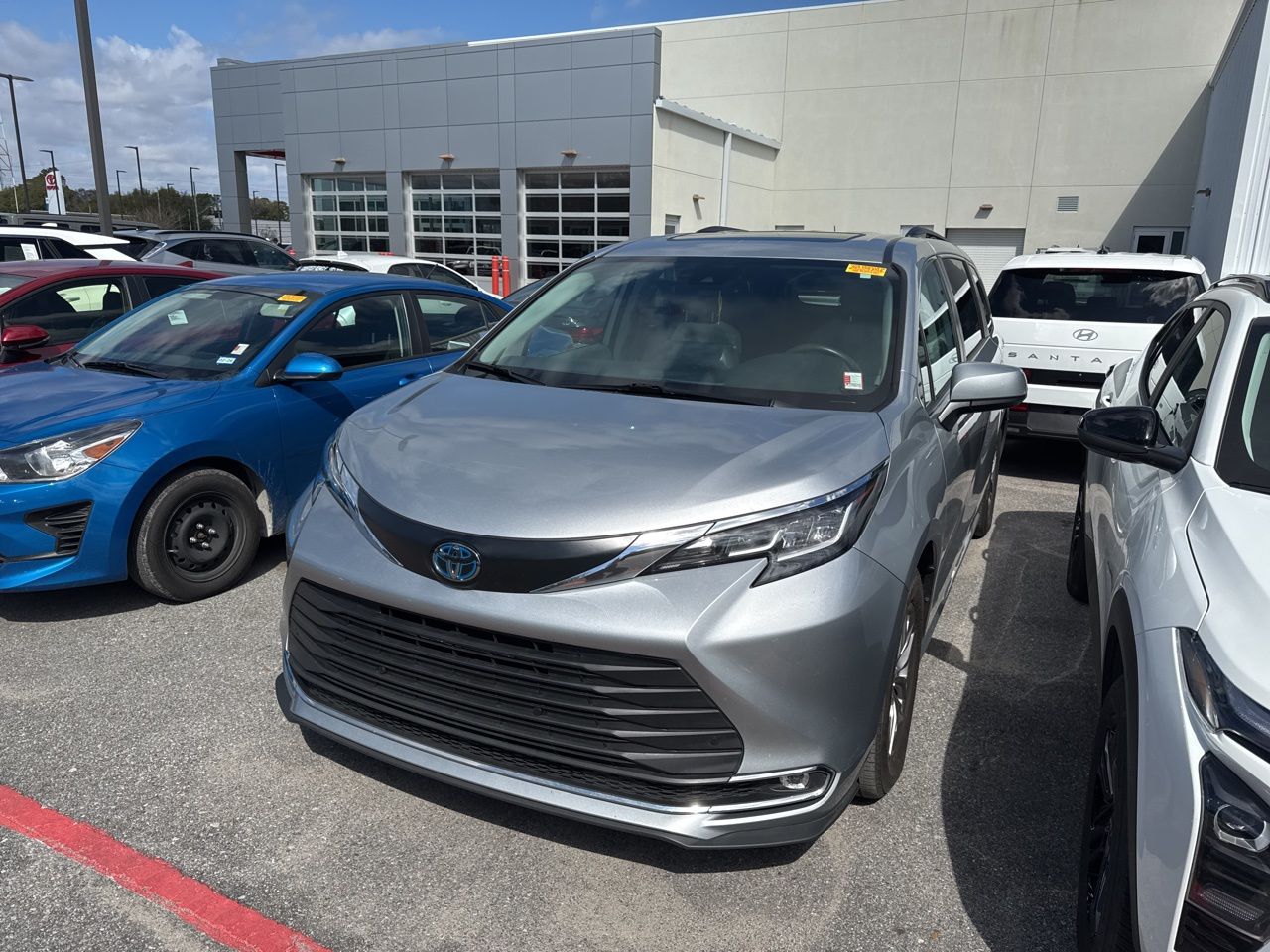 2022 Toyota Sienna XLE 7-Passenger FWD