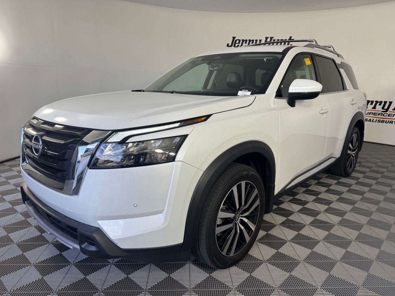 Everest White Pearl Tricoat 2025 Nissan Pathfinder SUV / Crossover Front-Wheel Drive 9-Speed Automatic