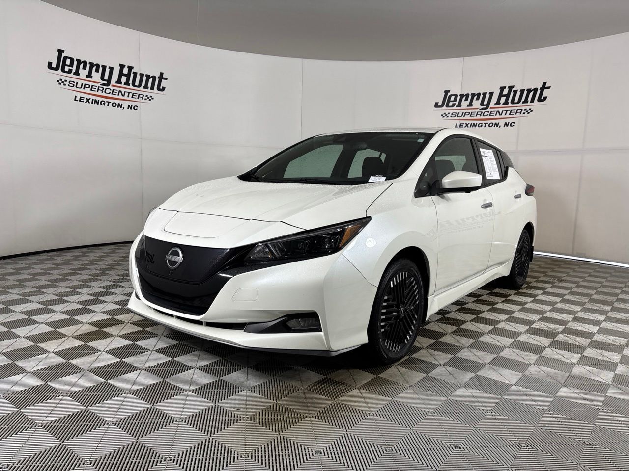 Pearl White Tricoat 2023 Nissan LEAF Hatchback Front-Wheel Drive Automatic