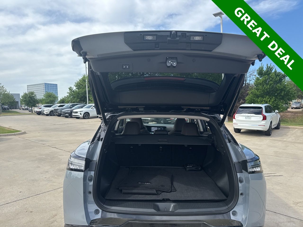 View vehicle photo 7