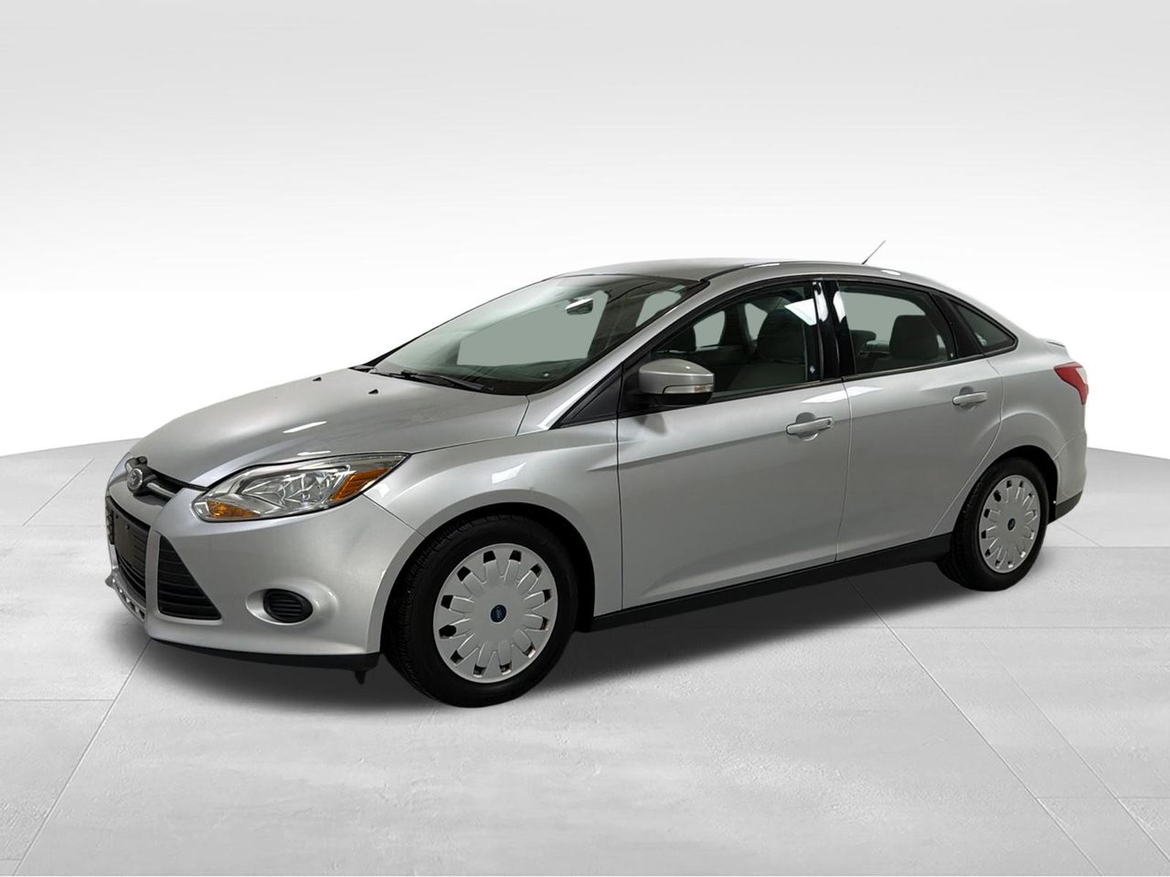 Ingot Silver Metallic 2014 Ford Focus SE Sedan Front-Wheel Drive 6-Speed Automatic