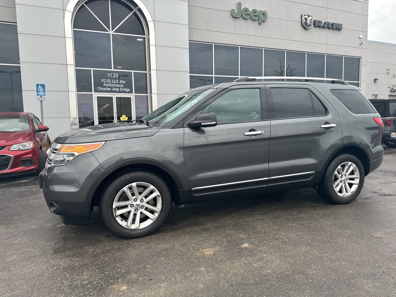 2015 Ford Explorer XLT 2