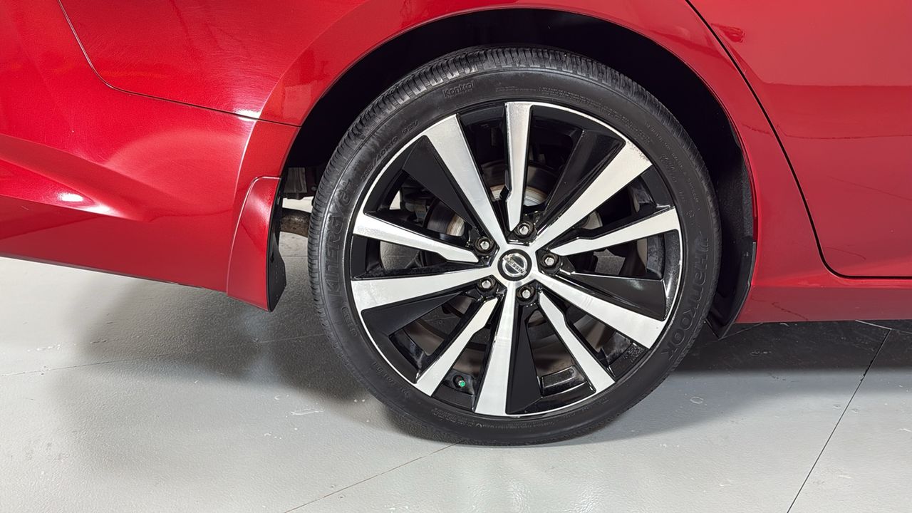 Used 2019 Red Nissan 2.5 SR image 22