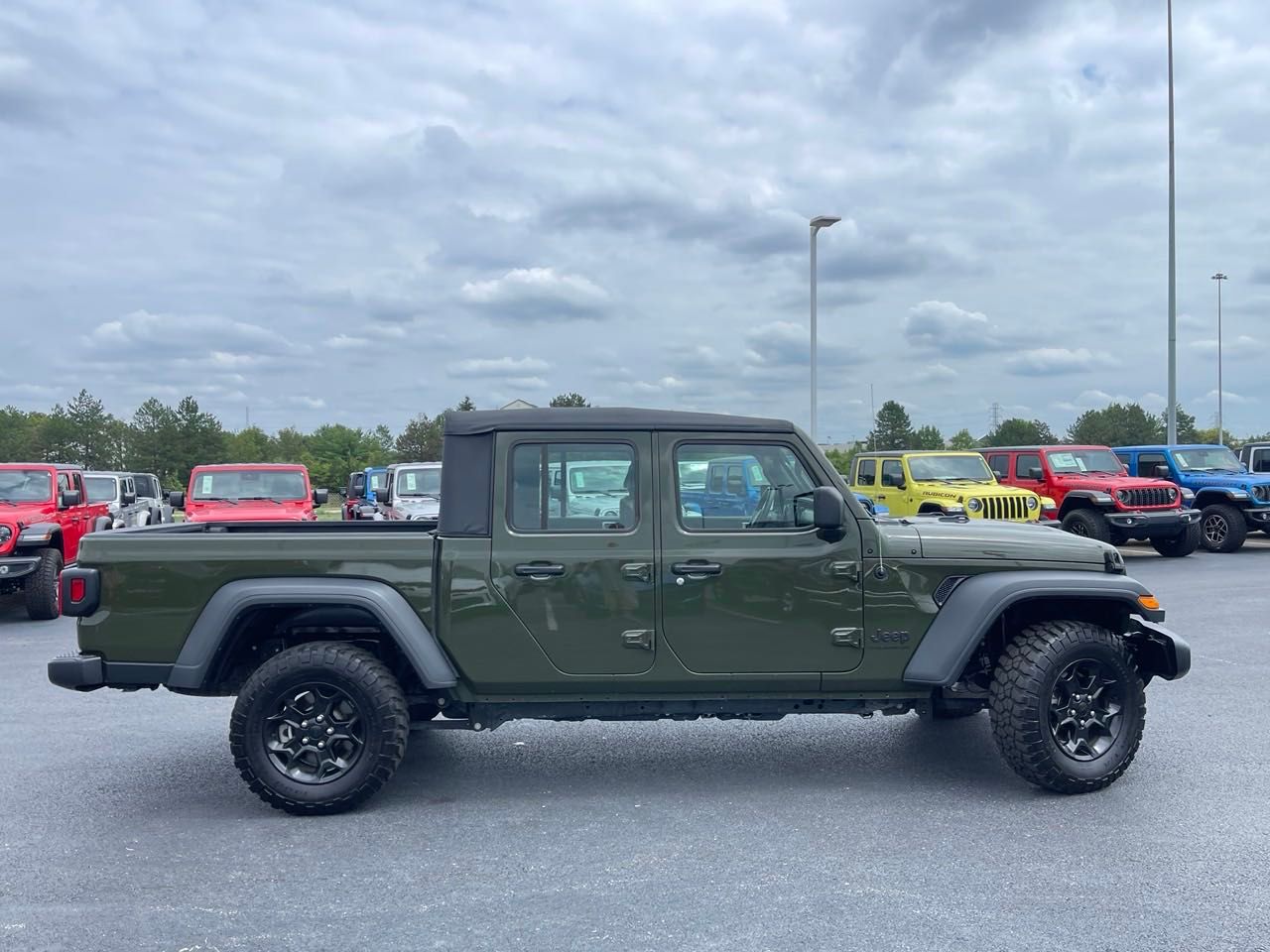 2023 Jeep Gladiator Sport 2