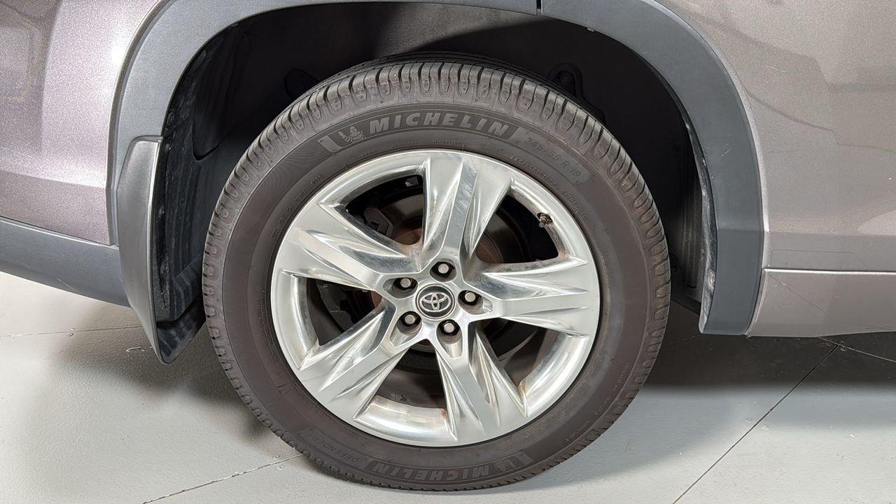 Used 2018 Gray Toyota Limited image 23