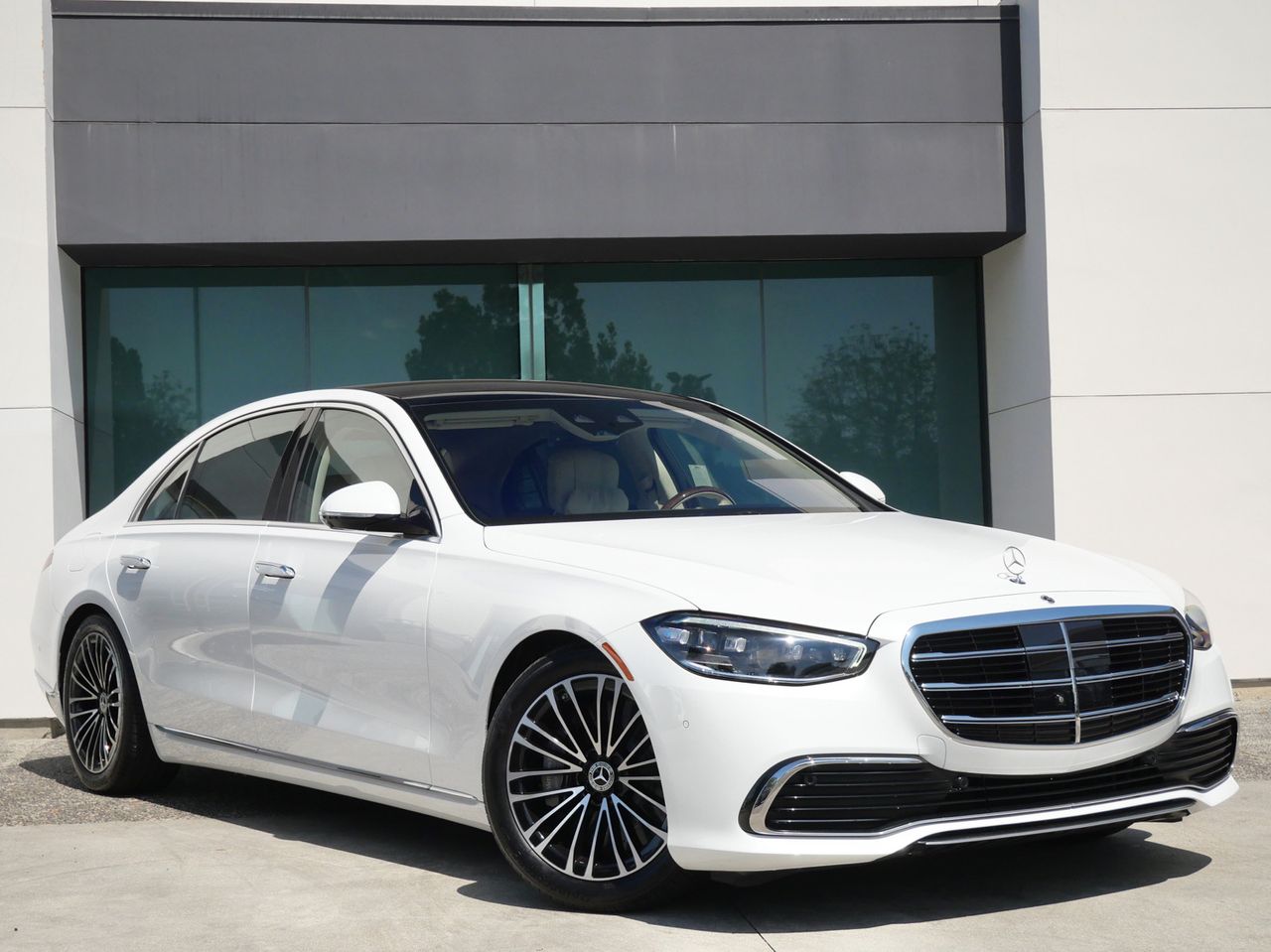 MANUFAKTUR Moonlight White Metallic 2025 Mercedes-Benz S-Class Sedan All-Wheel Drive 9-Speed Automatic