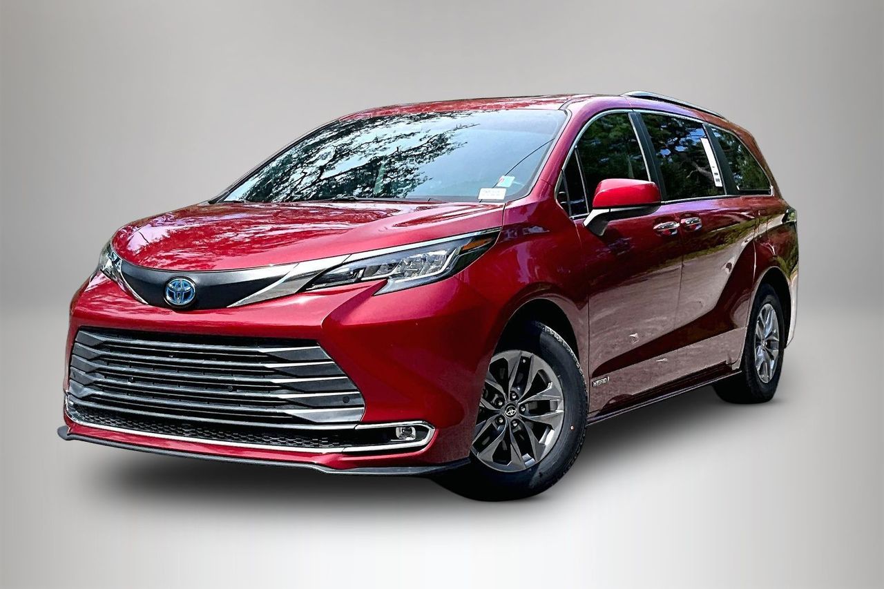  2021 Toyota Sienna XLE 7-Passenger FWD   