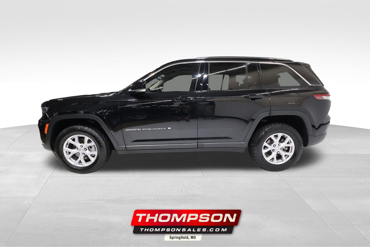 Diamond Black Crystal Pearlcoat 2022 Jeep Grand Cherokee Limited 4WD SUV / Crossover Four-Wheel Drive 8-Speed Automatic
