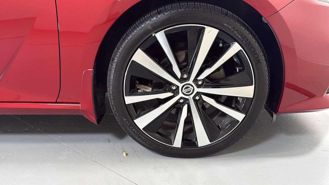 Used 2019 Red Nissan 2.5 SR image 21