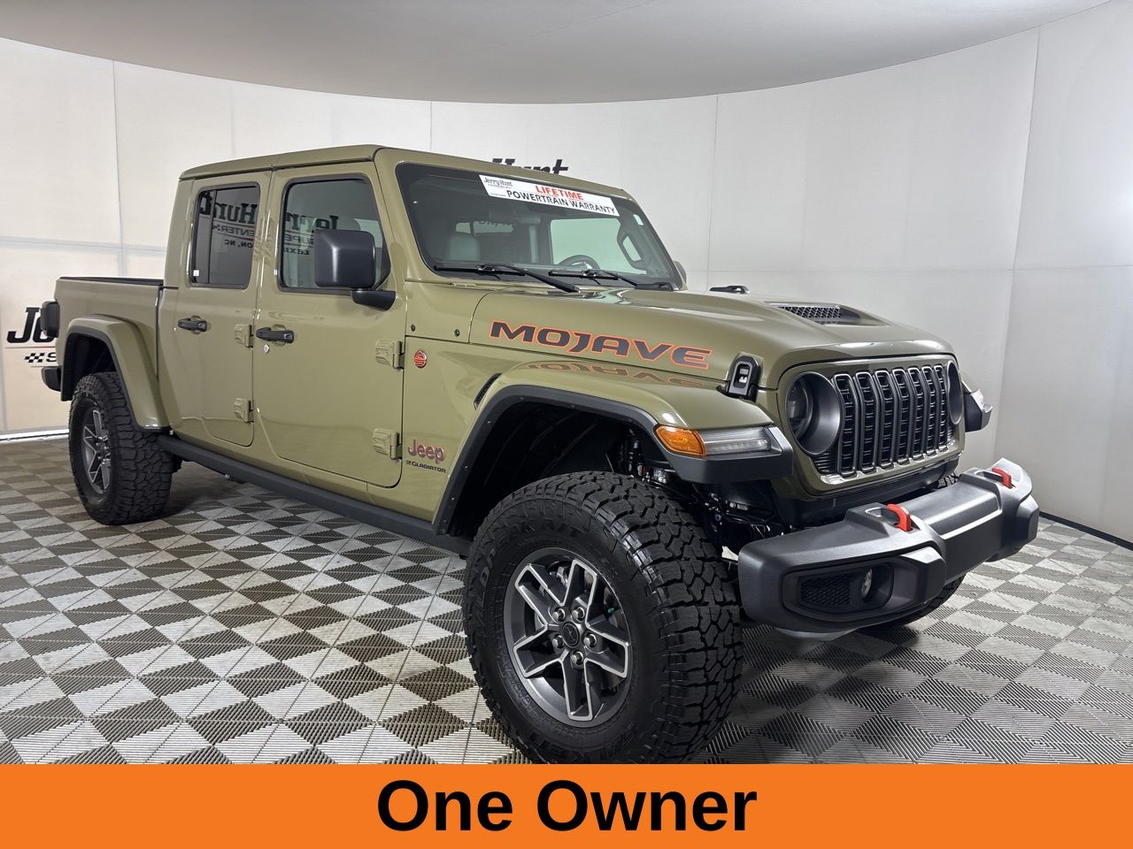 View vehicle photo 4