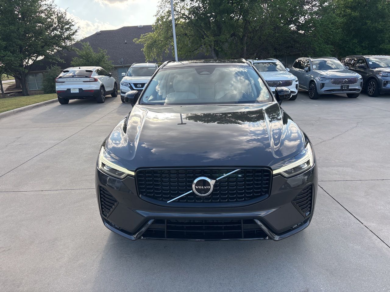 View vehicle photo 2