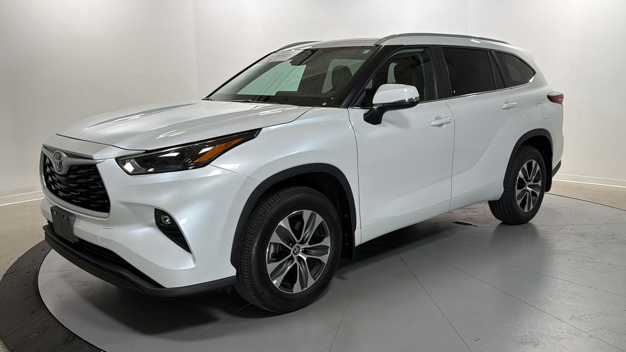 Pearl 2026 Toyota Highlander SUV / Crossover All-Wheel Drive 8-Speed Automatic