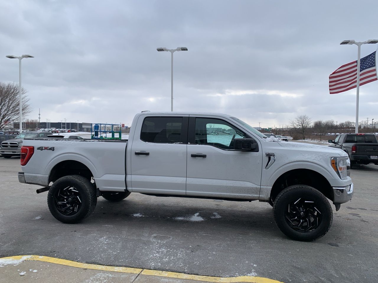 2022 Ford F-150 XLT 2