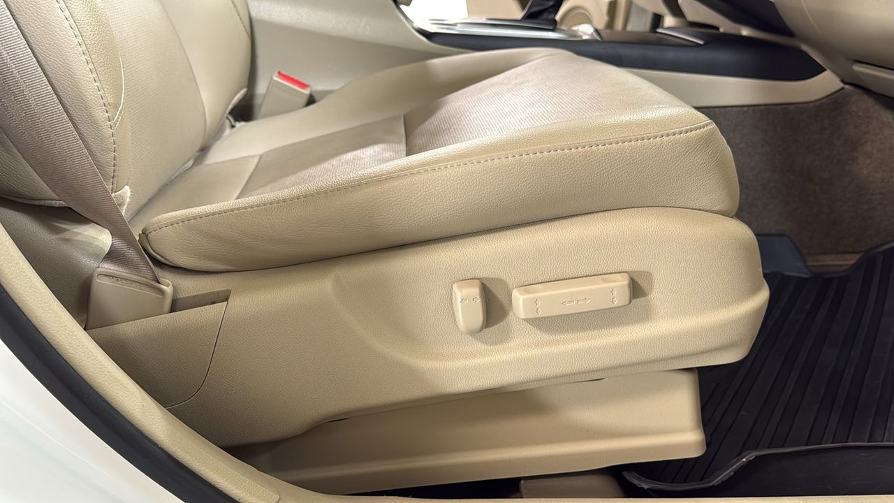 Used 2017  Acura Advance Package image 20