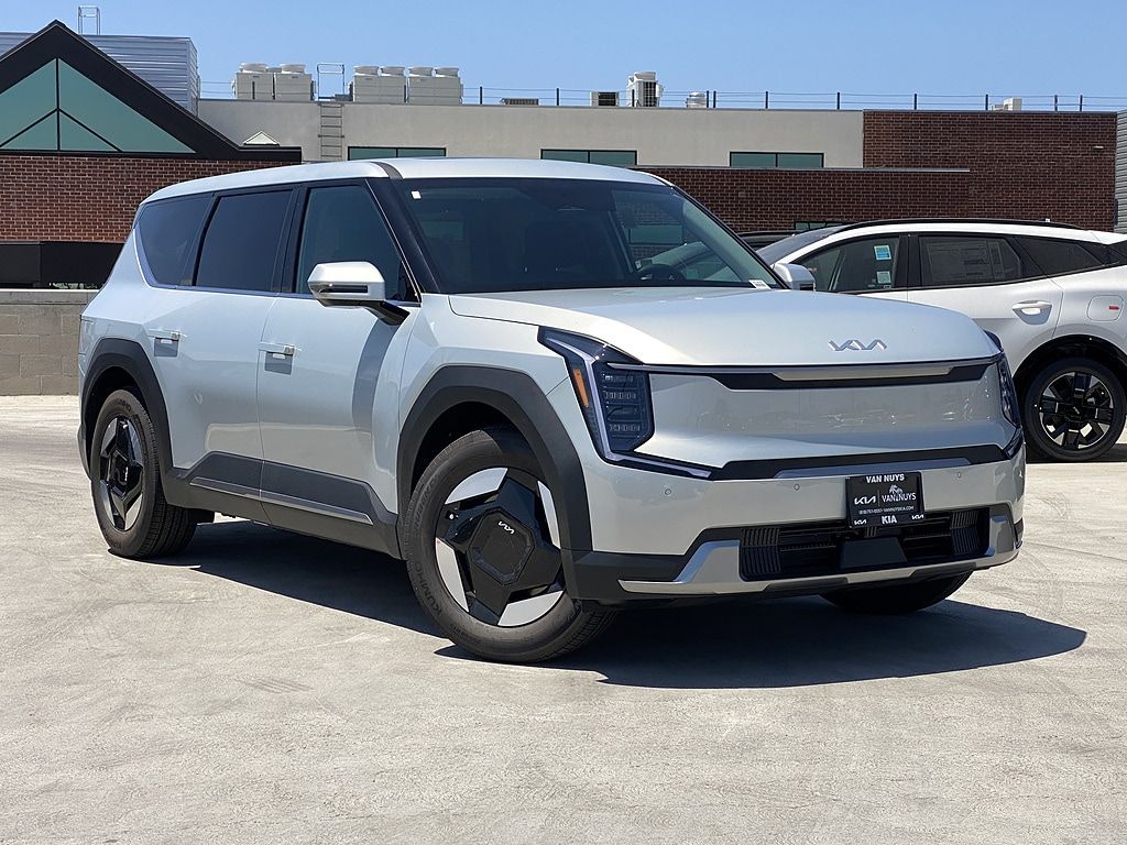 White (Ivory) 2026 Kia EV9 SUV / Crossover Rear-Wheel Drive 1-Speed Dual Clutch