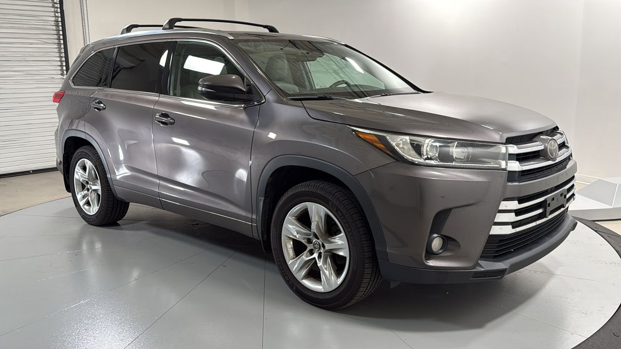 Used 2018 Gray Toyota Limited image 3