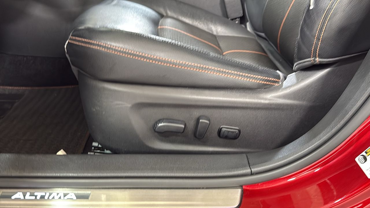 Used 2019 Red Nissan 2.5 SR image 14