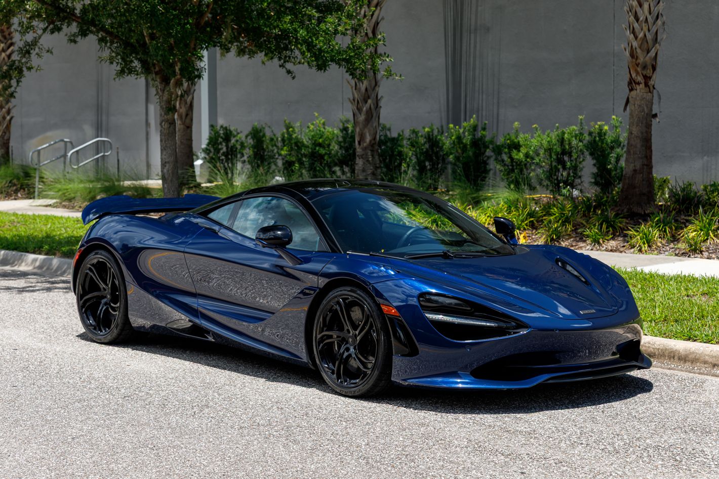 Namaka Blue 2025 McLaren 750S Coupe Rear-Wheel Drive 7-Speed Automatic