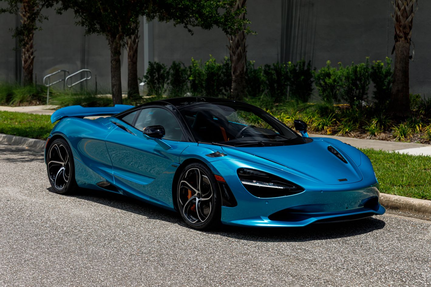 Belize Blue 2025 McLaren 750S Coupe Rear-Wheel Drive 7-Speed Automatic