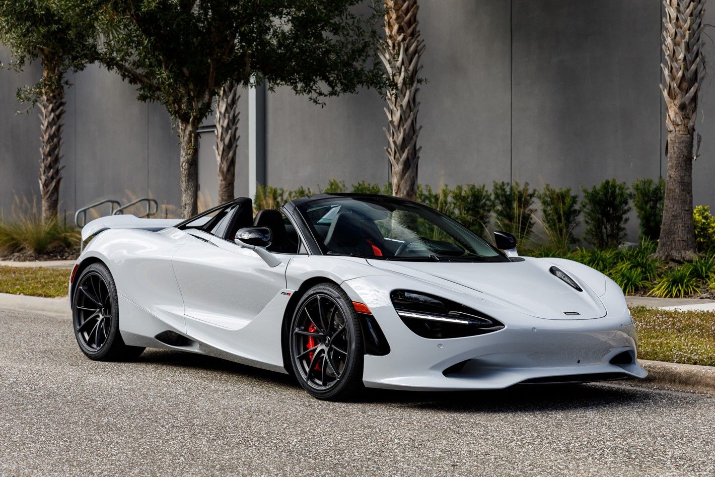 Gray (Cirrus Grey) 2026 McLaren 750S Convertible Rear-Wheel Drive 7-Speed Automatic