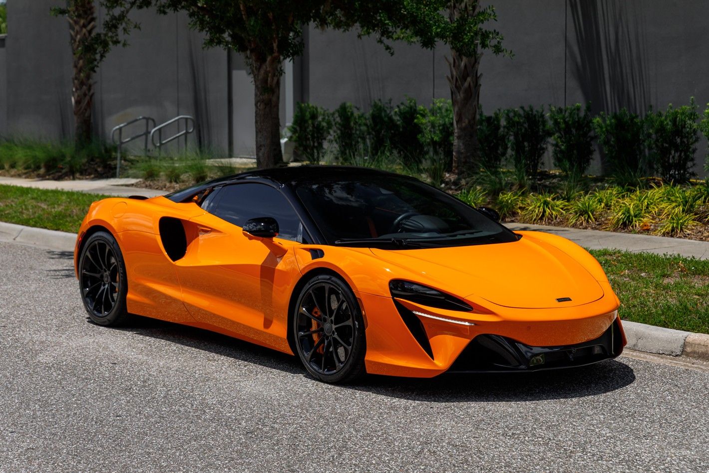 2025 McLaren Artura 3.0 Techlux's photo